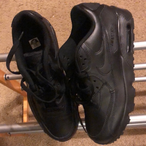 Black Nike Air Max 90 - Picture 2 of 3